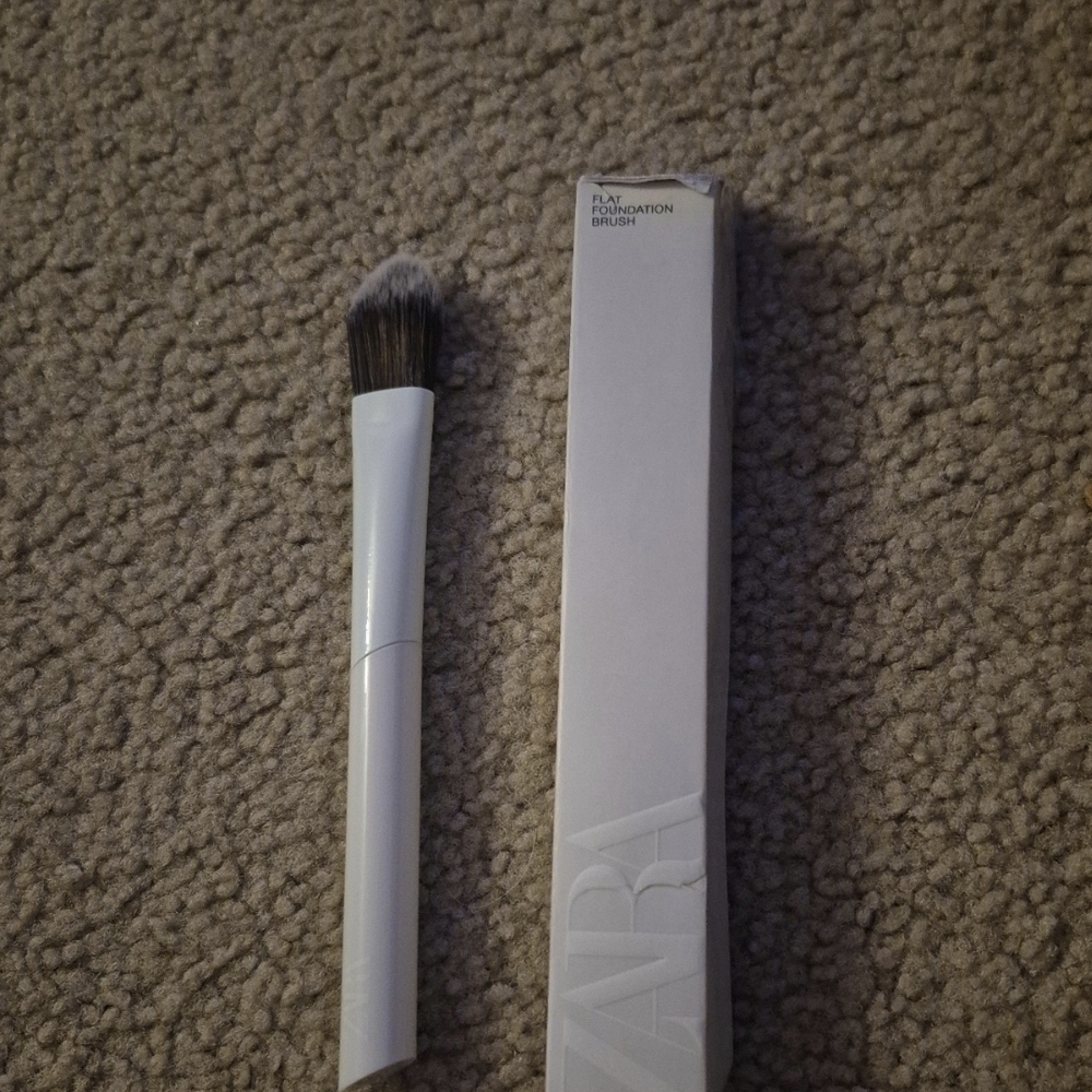 Zara Flat Foundation Brush